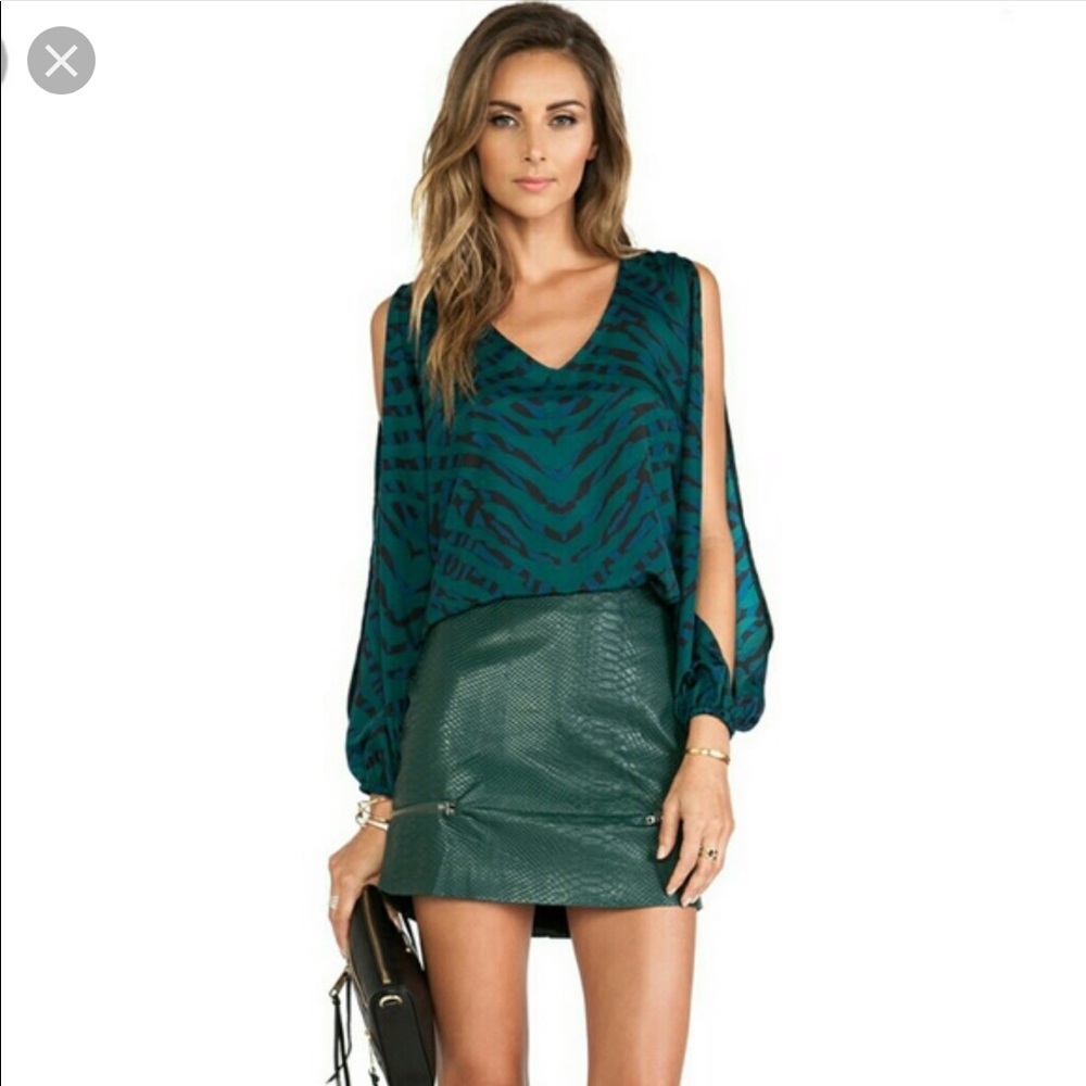 Daydream Blouse inEvergreen Animal